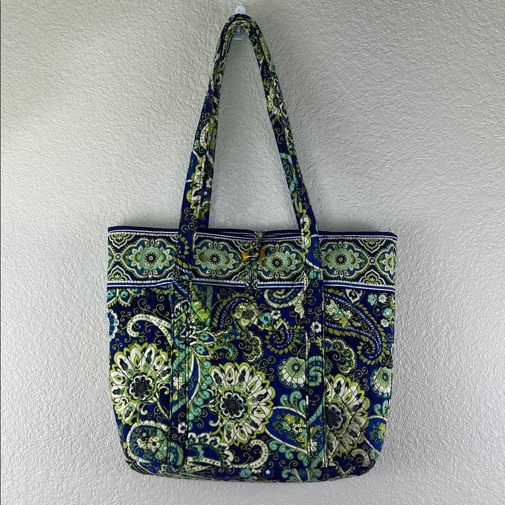 Vera Bradley tote bag Rhythm and blues paisley print toggle closure 17x14x2